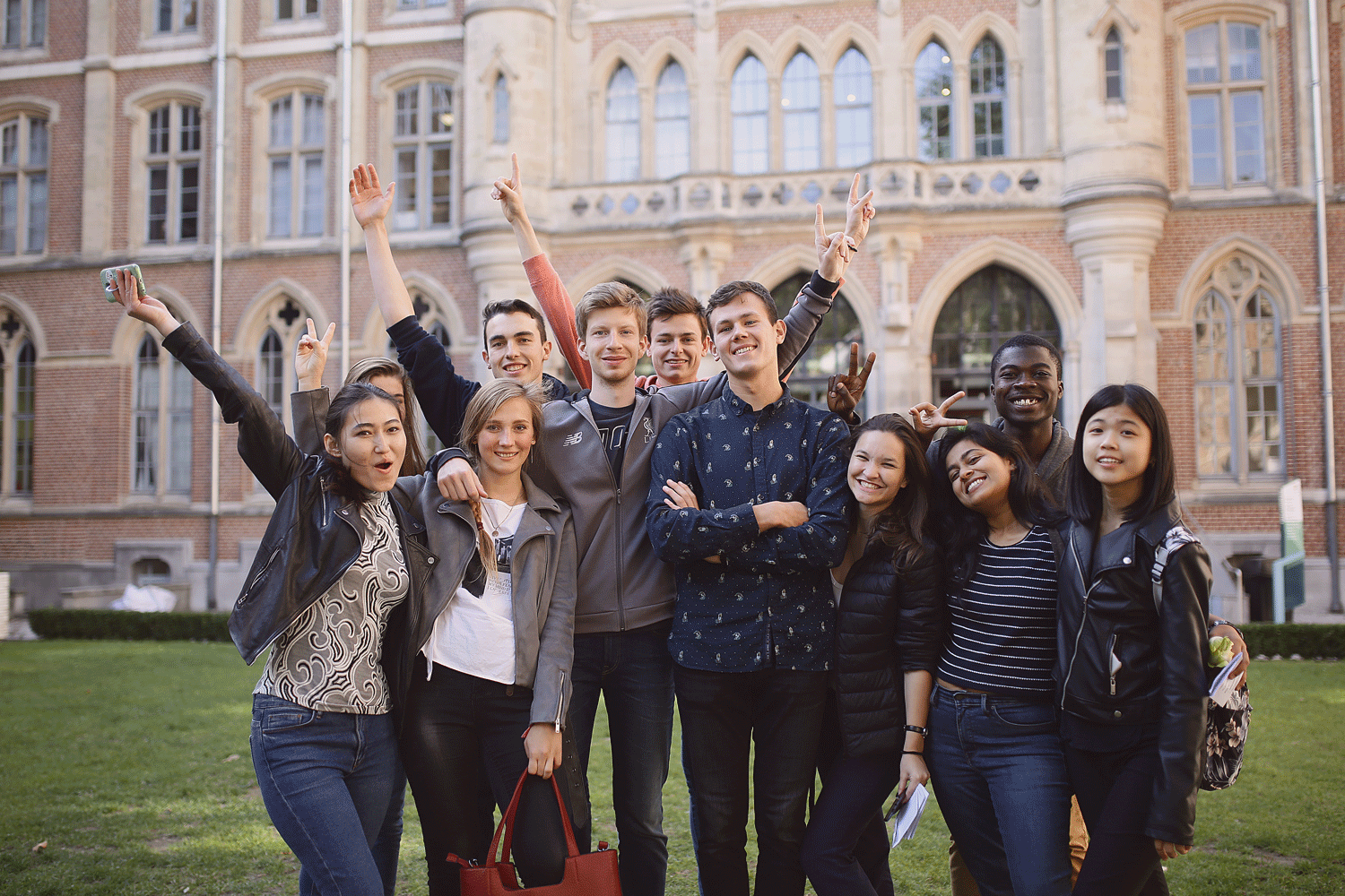 groupe d'étudiants internationaux sur le campus