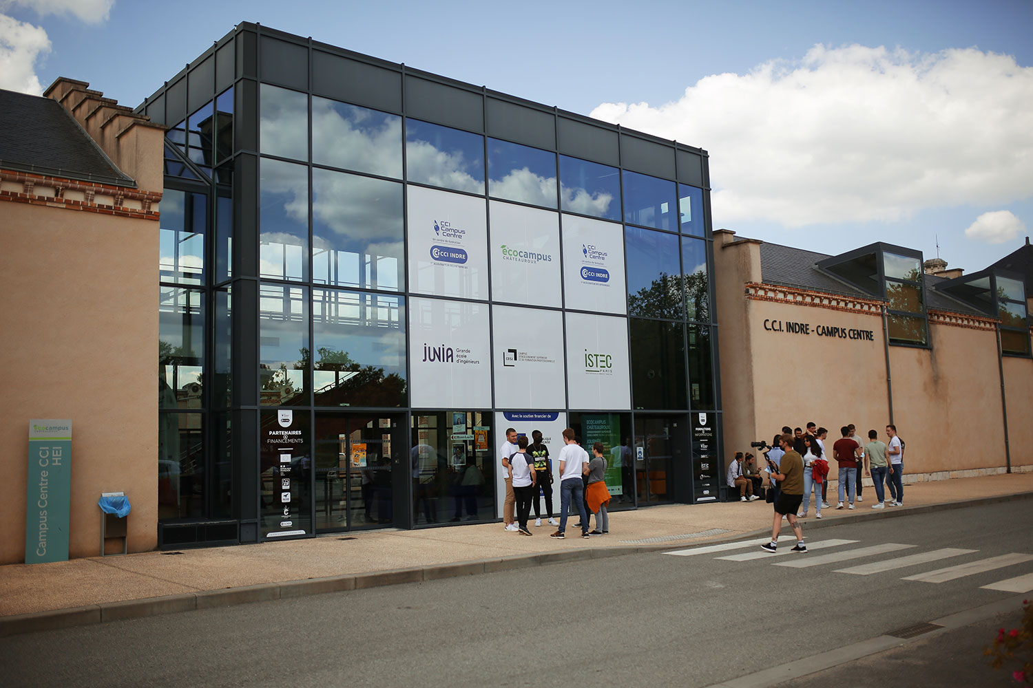 façade du campus de Chateauroux