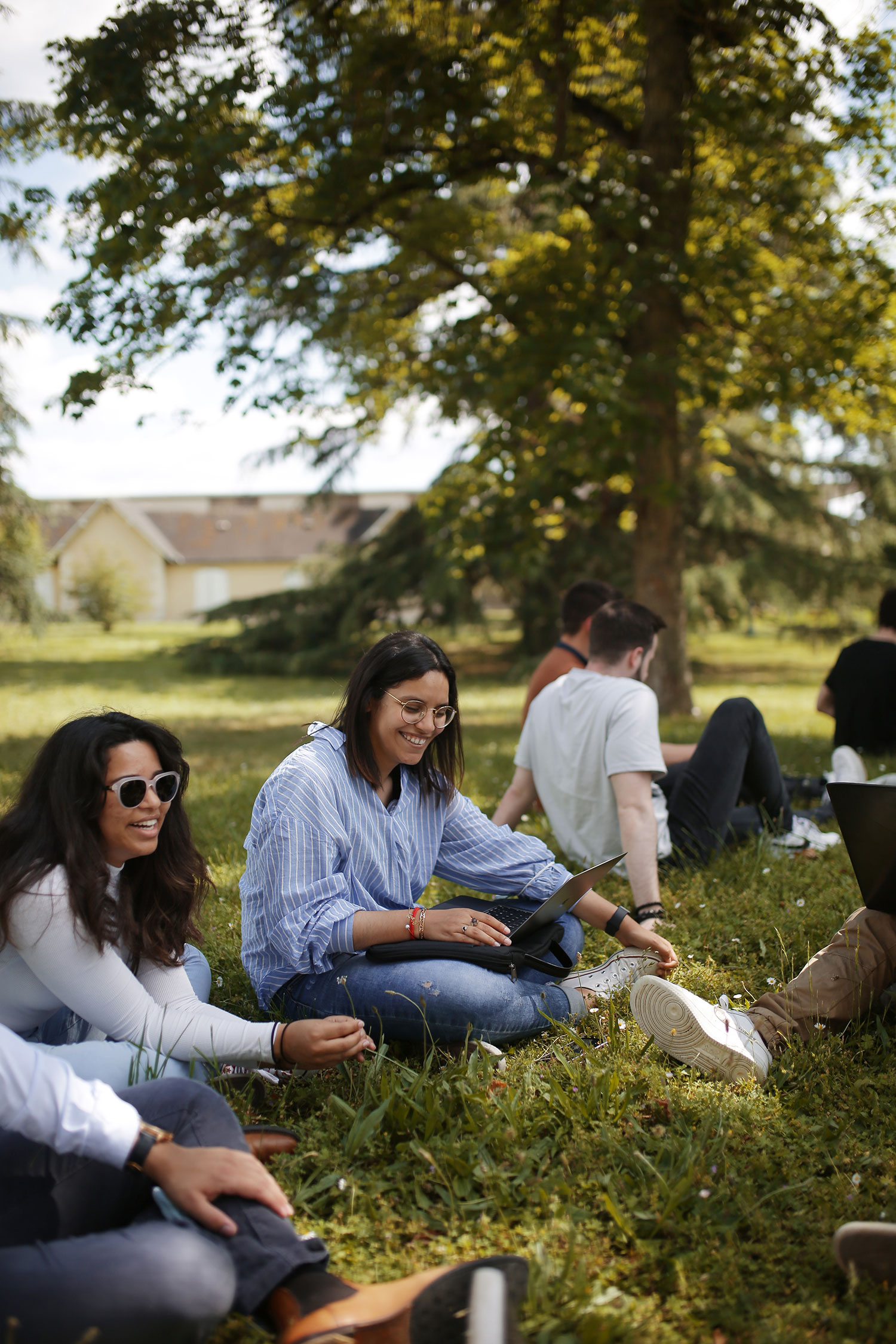 étudiants dans le parc de Chateauroux