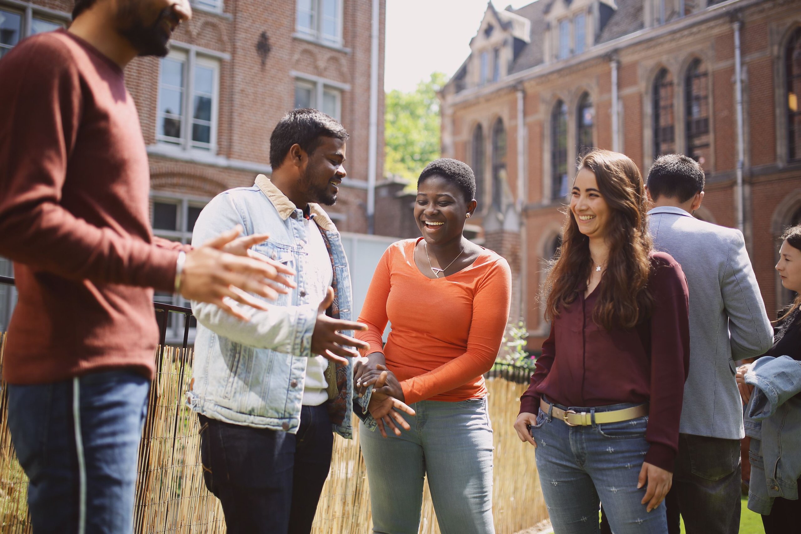 Des étudiants internationaux devant l'ISA