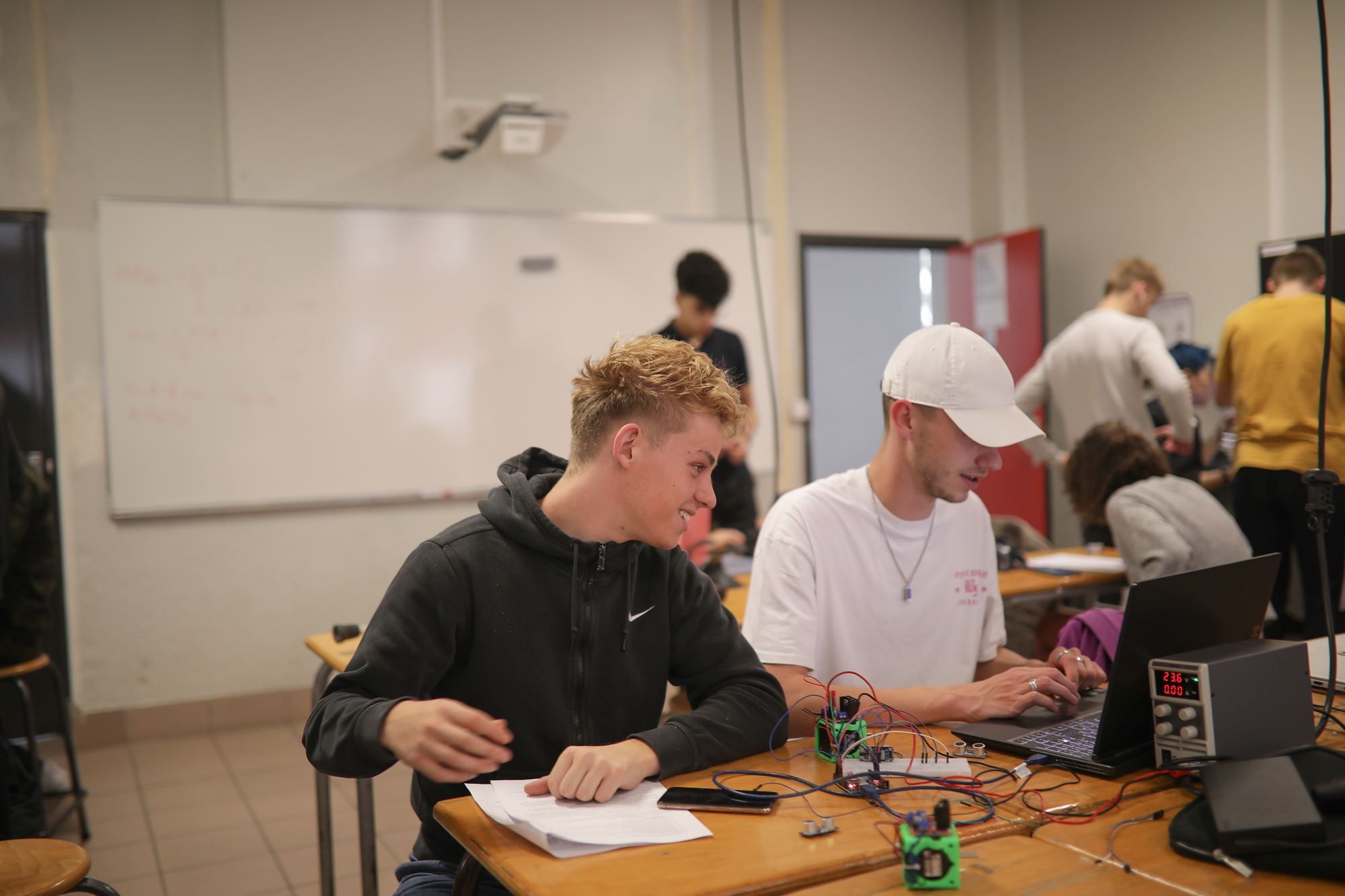 Des étudiants en projet