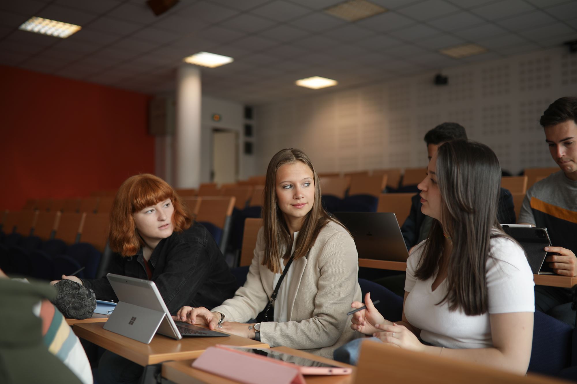 étudiantes en amphi