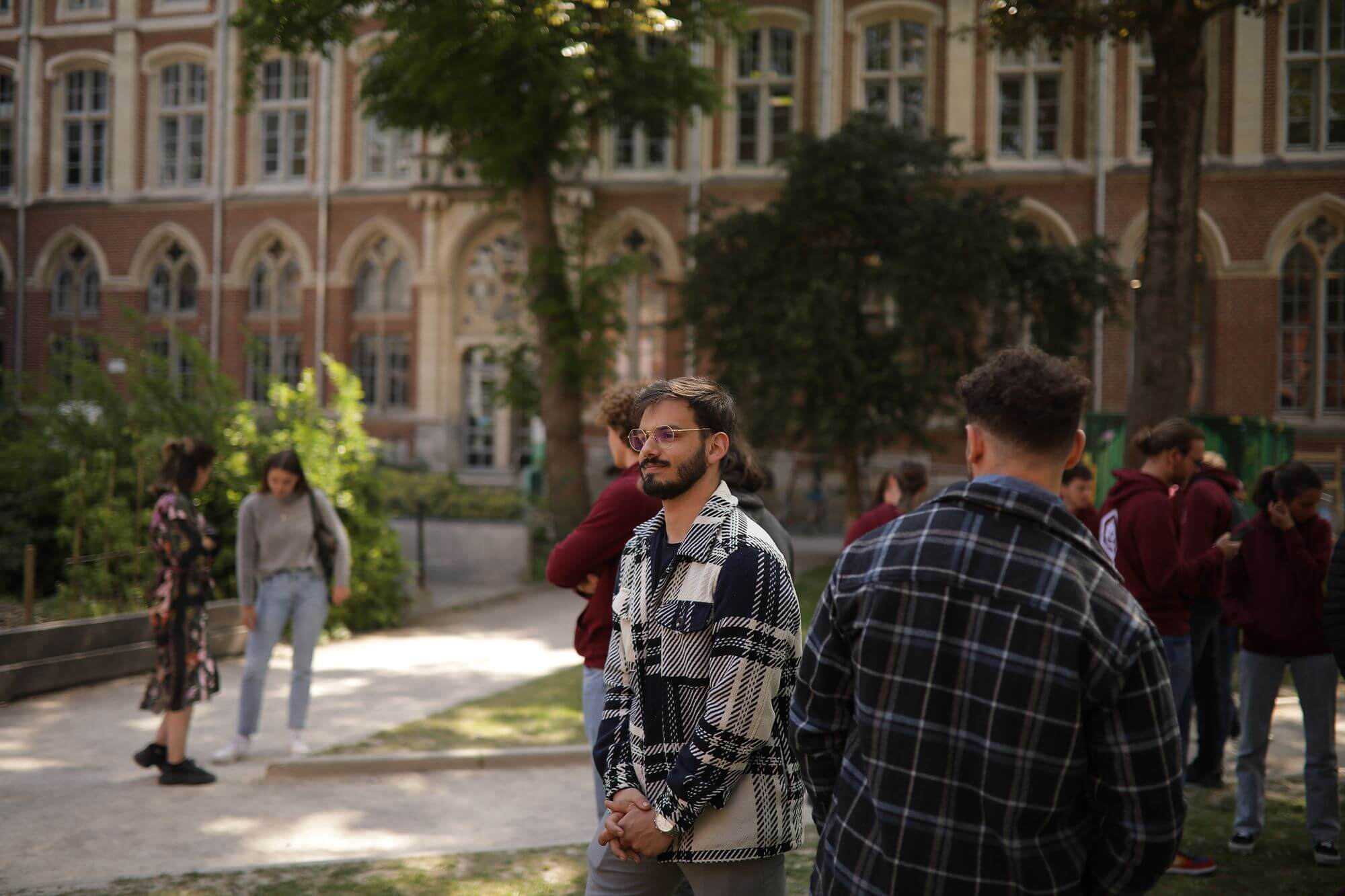 Students in HEI's gardens