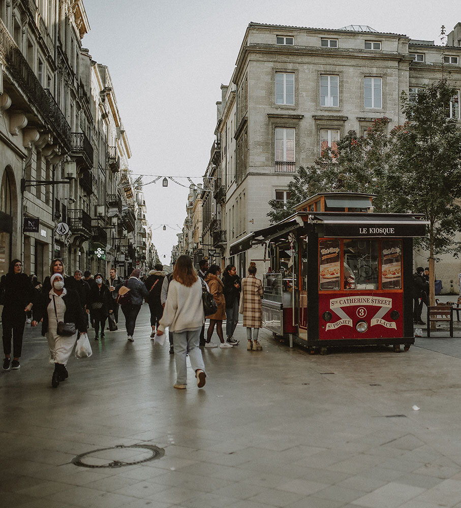 vue de la rue commerçante de Bordeaux