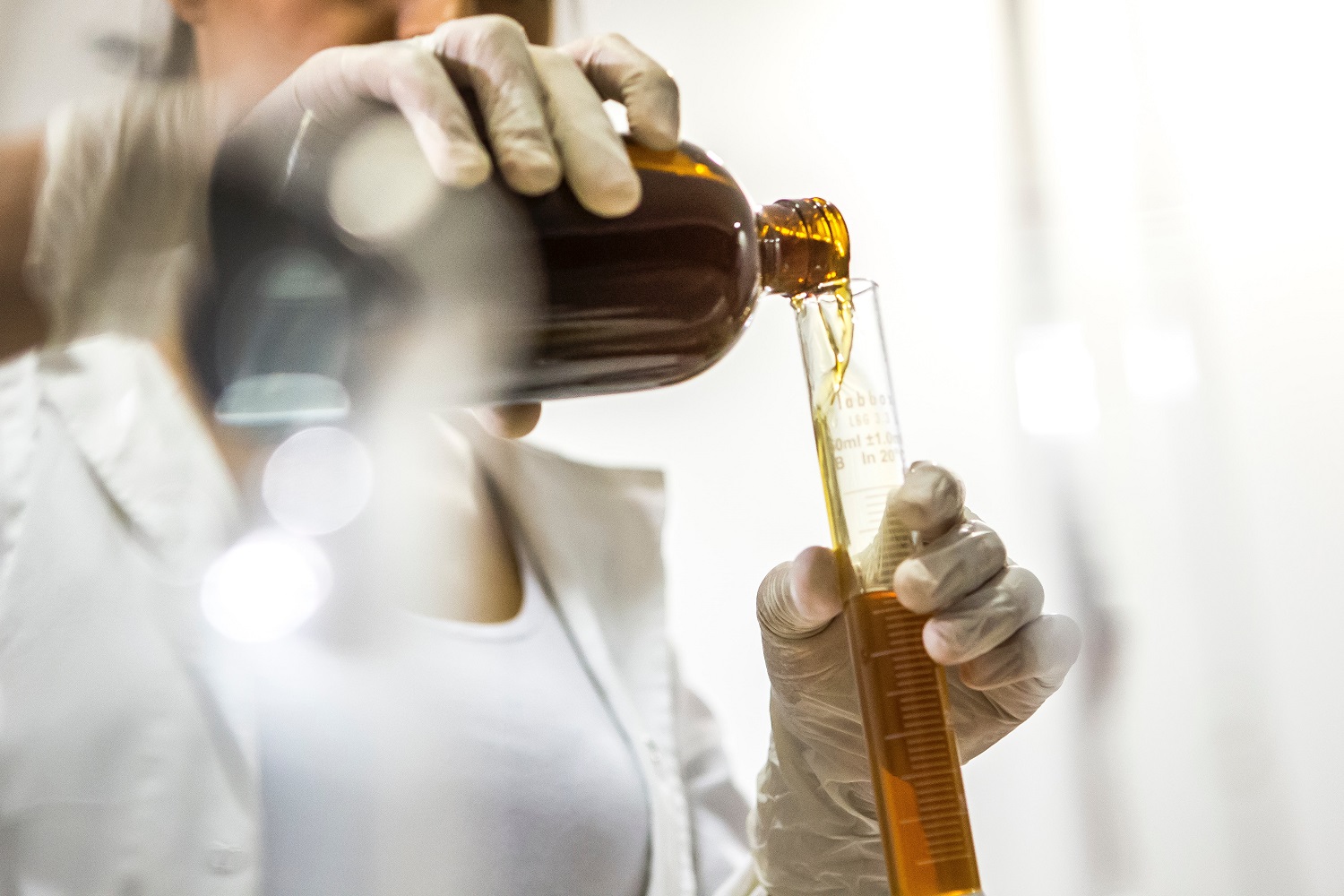 personne qui travaille dans l'ndustrie pharmaceutique