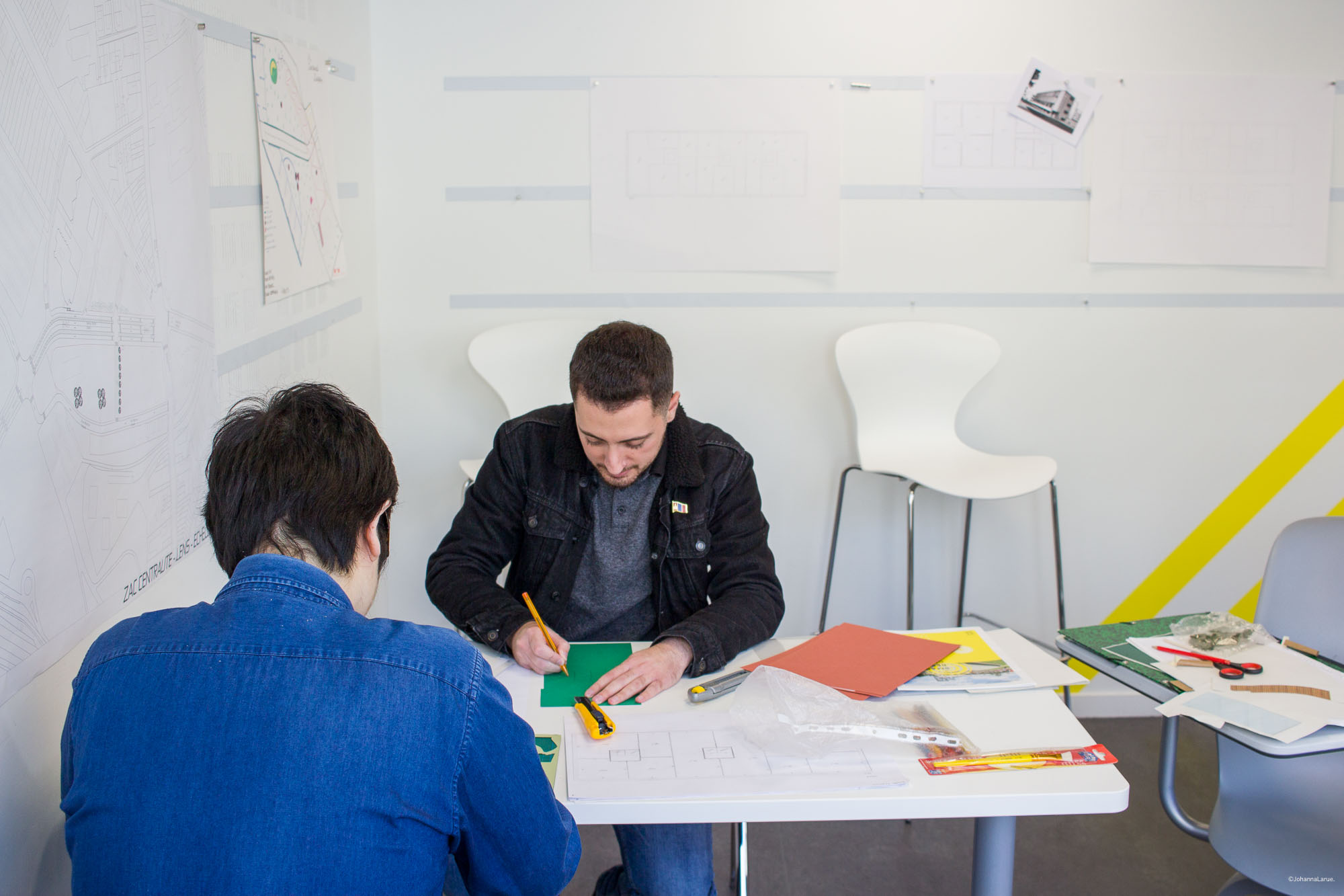 étudiants créeant des plans