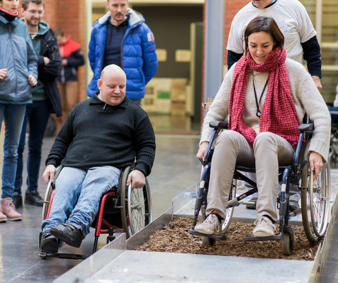 Collaborateurs Junia en atelier de sensibilisation au handicap moteur