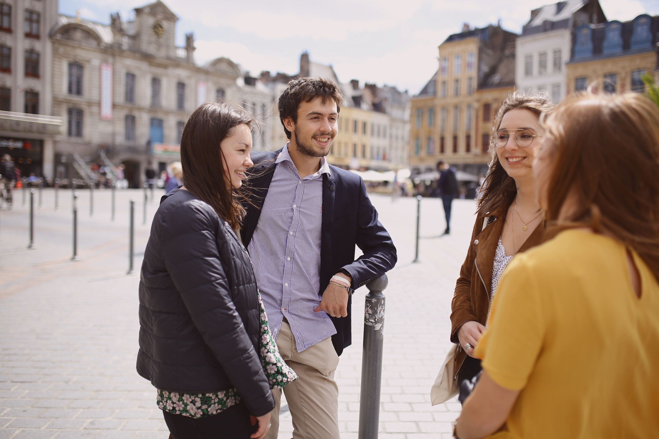 Etudiants sur la place de Lille