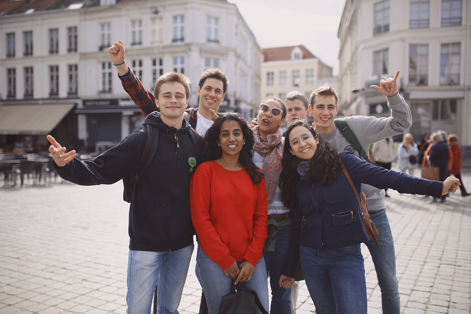 un groupe d'étudiants internationaux dans la vielle de Lille