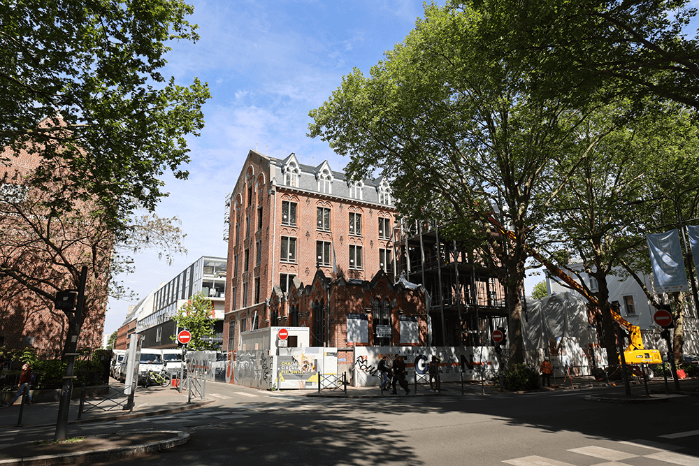 Façade du bâtiment Albert Le Grand en plein chantier