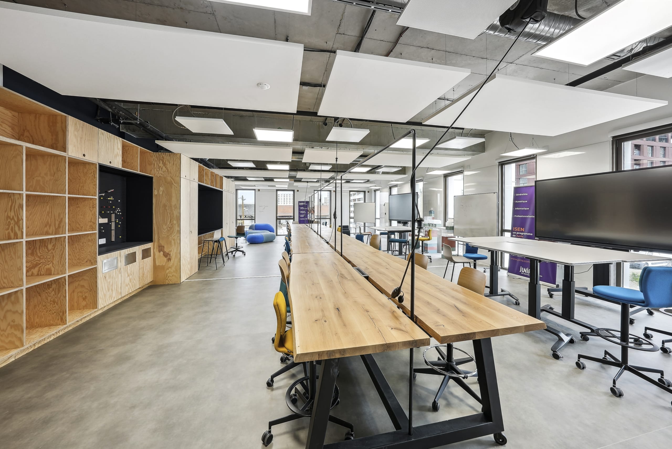 Le mobilier en bois du classlab de Bordeaux
