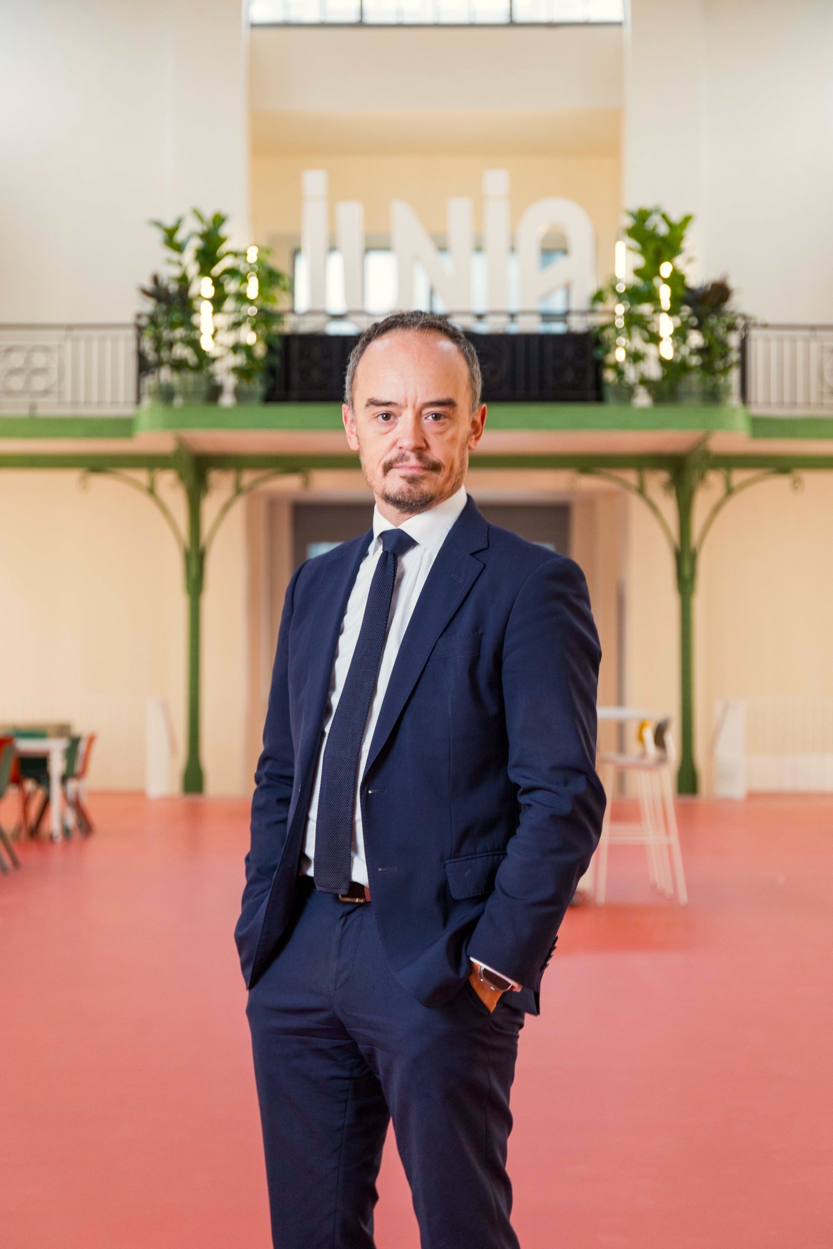 Photo debout d'Alexandre Rigal, directeur général de JUNIA