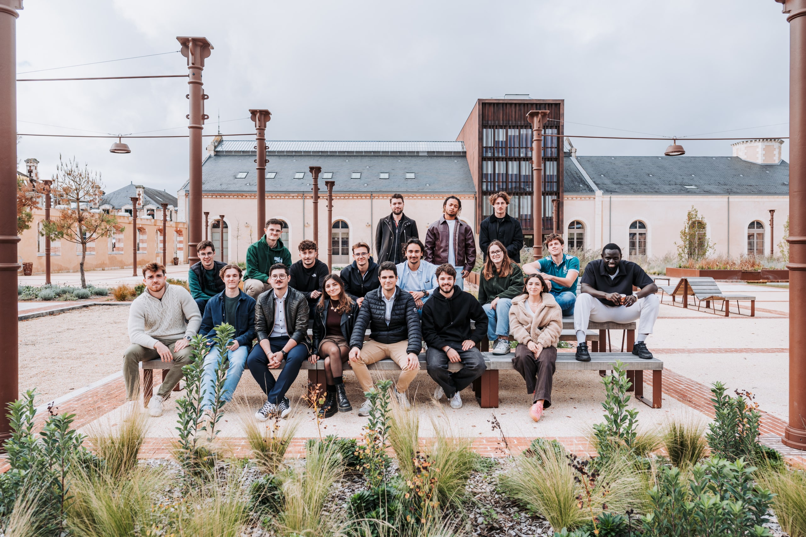 Photo de classe sur le campus de Châteauroux
