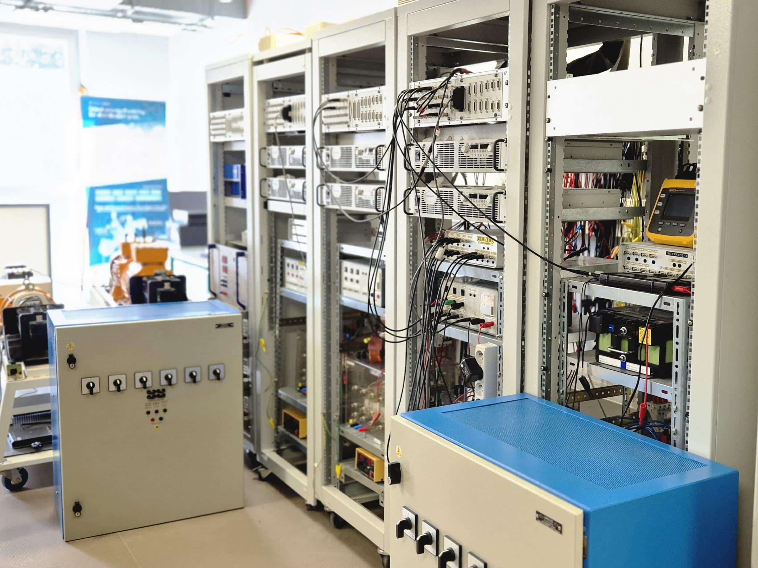 Un mur de fils électriques