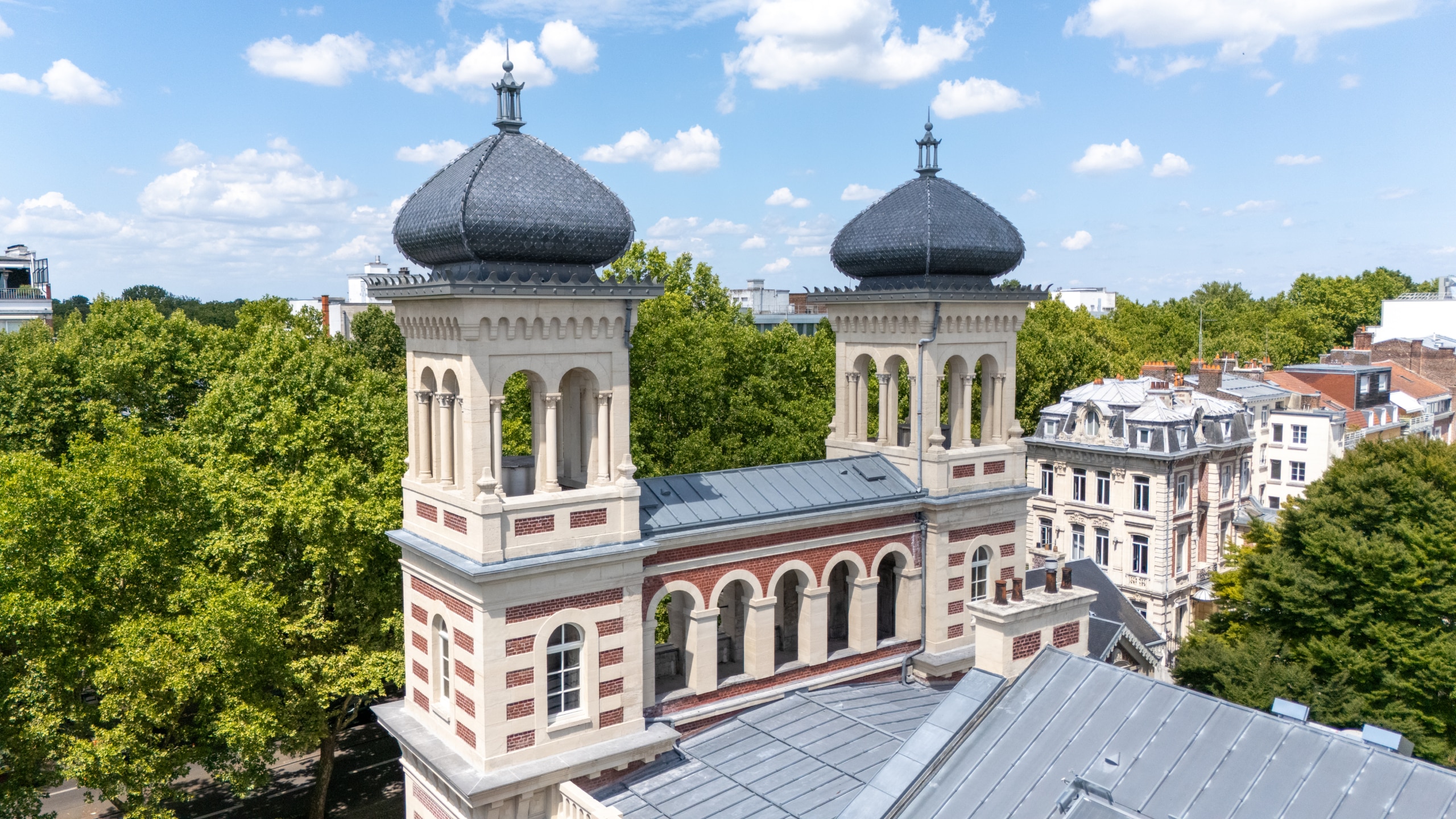Zoom sur le toit du Palais Rameau