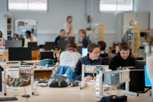 Des étudiants en cours
